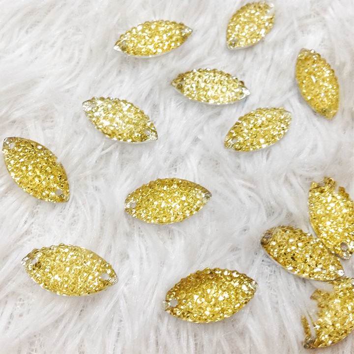 Hạt đá 3D acrylic kết áo hình chiếc lá vàng lấp lánh kết ao dài váy đầm size 1.7cm 2cm