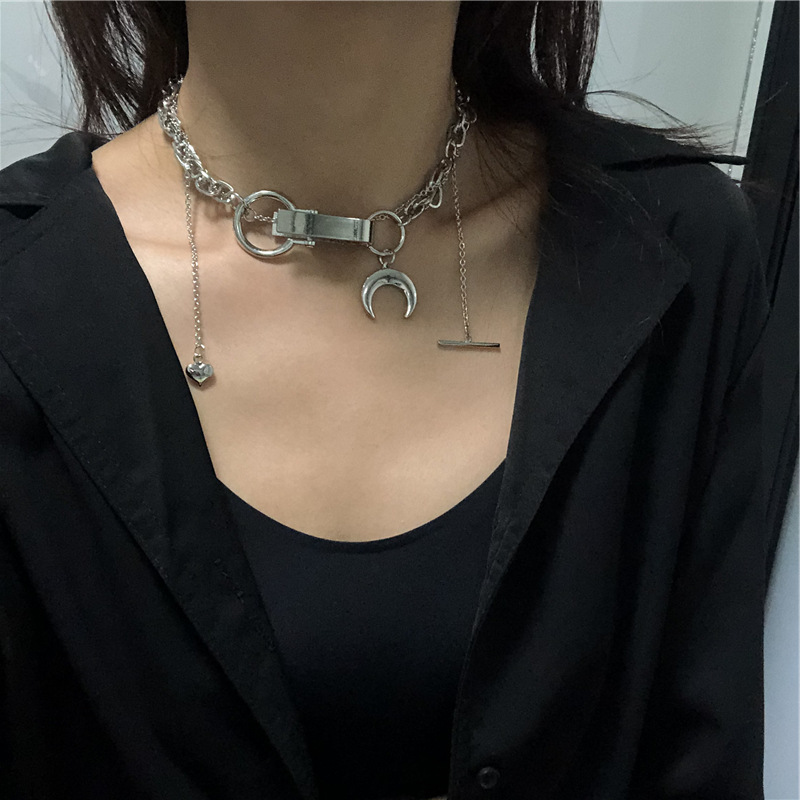 Dây Chuyền Mặt Hình Mặt Trăng Và Trái Tim Kim Loại 22722 Phong Cách Hip Hop