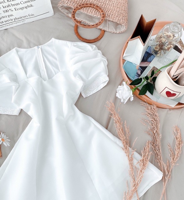 [Mã FAMARAL1 giảm 10K đơn 50K] Đầm dự tiệc tay xếp li viền ren xinh xắn | BigBuy360 - bigbuy360.vn