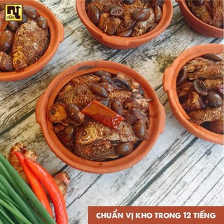 Cá diếc kho niêu