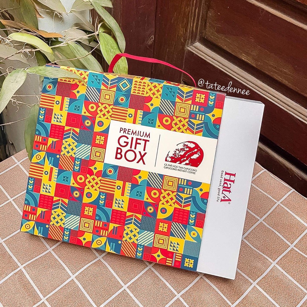 Hộp quà tặng cao cấp Hạt A Cafe Premium Gift Box Coffee 3 loại cà phê hòa tan 288g - 16 stick