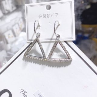 Khuyên tai lấp lánh