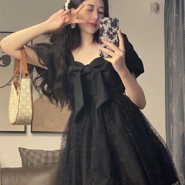 Đầm Công Chúa Tay Phồng Cổ Vuông Phối Lưới Đính Nơ Ngọt Ngào Thời Trang Mùa Hè