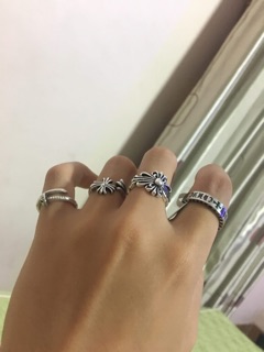 Nhẫn đinh chrome hearts