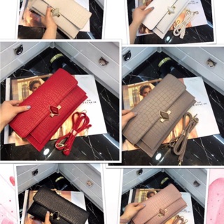 Clutch chất liệu da rắn