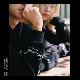 Áo hoodie seegudinallthings Heart is broken_Hand is bleeding/ Black