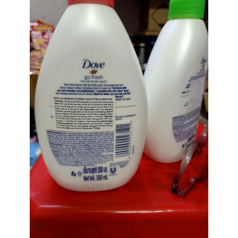 Sữa tắm dưỡng ẩm Dove Hương Lựu và dưa leo 550ml