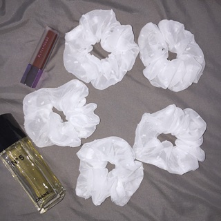 Cột scrunchies lụa mịn