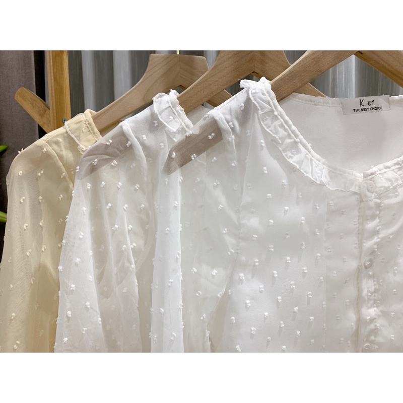 Áo voan chấm bi nổi cổ tròn viền ren khuy dọc