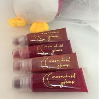 Son bóng lipgloss có màu Moonchild Glows
