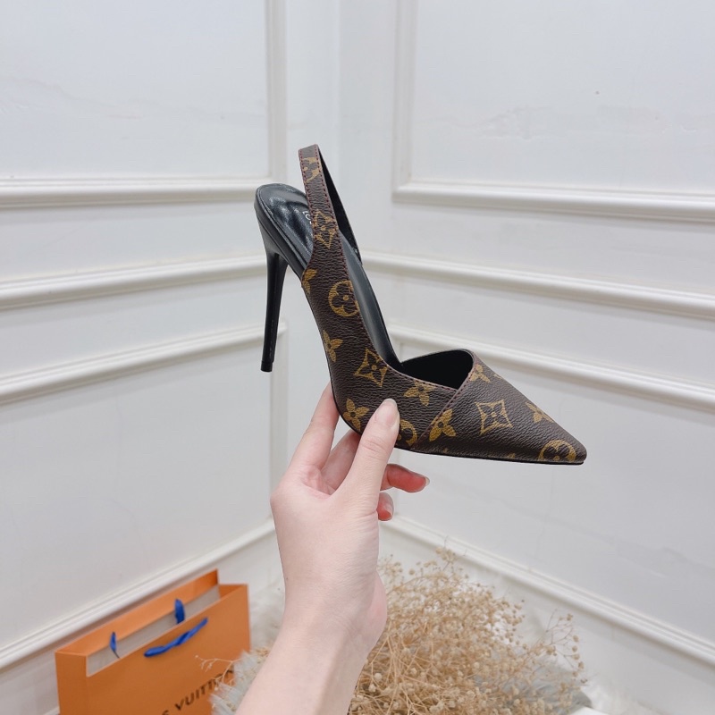 Sandal khoét eo dáng gót đũa 11f về lại sll rồi đây ạ ✔Sz 35-39  ✔Full box, bill túi Giá 530