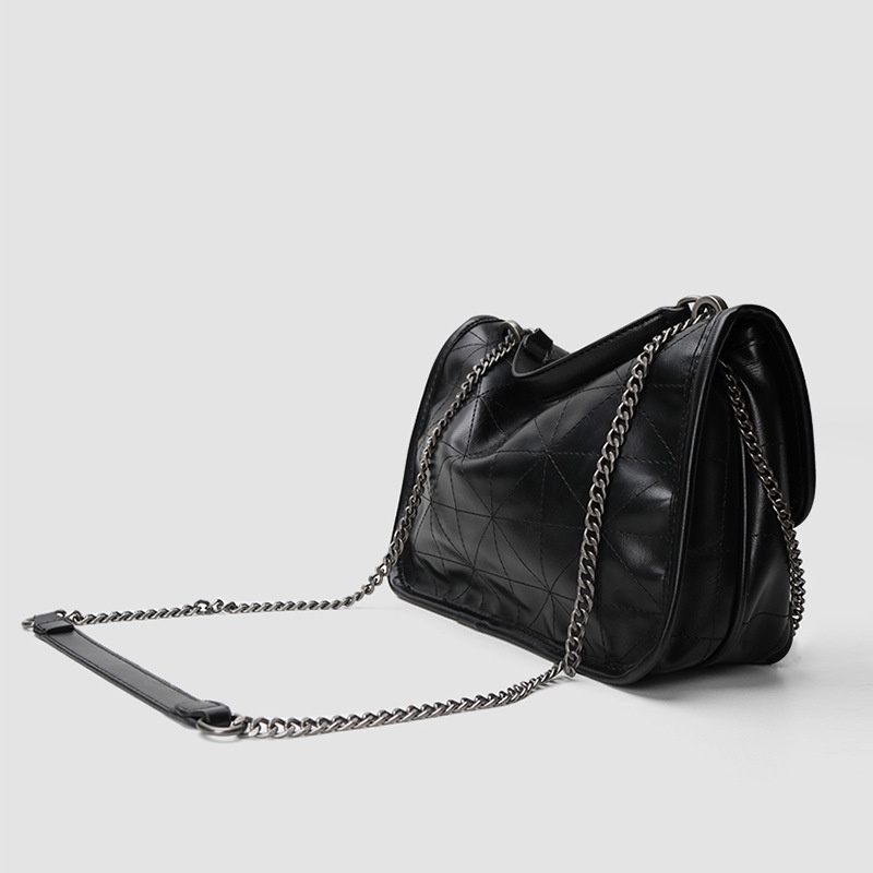 Túi đeo vai phối dây xích thiết kế mới phong cách retro 2022 sành điệu