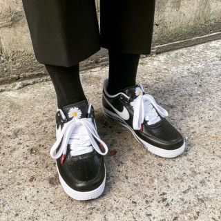 Giày sneaker A03 đen hoa cúc cao cấp Thảo Giày