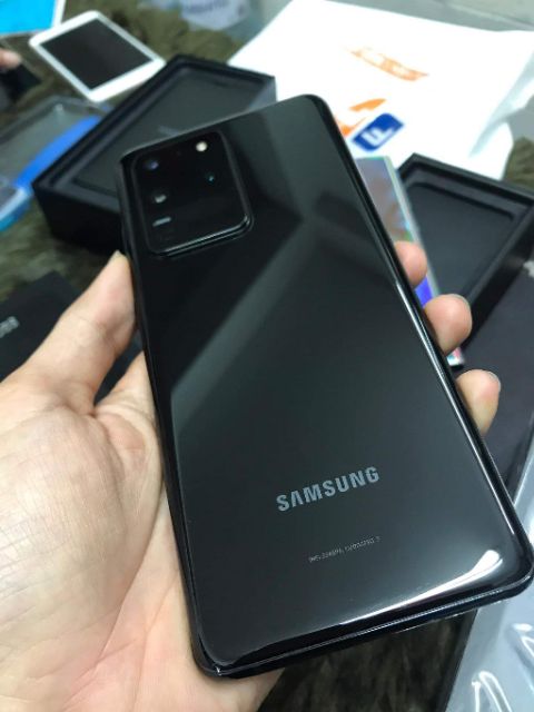 Điện thoại Samsung Galaxy S20 Ultra màu đen huyền bí full hộp còn bảo hành FPT đến 3/2021