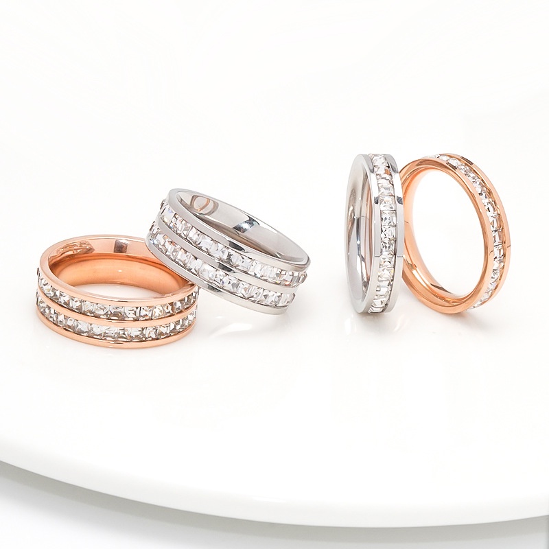 Nhẫn Đôi Bằng Thép Titan Không Gỉ Đính Kim Cương Giả Phủ Toàn Bộ Hàng