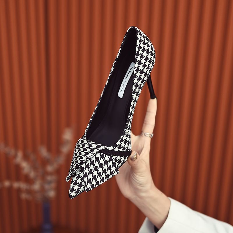 Giày Cao Gót Mũi Nhọn Họa Tiết Sọc Caro Thiết Kế Mới Thời Trang Dành Cho Mùa Xuân