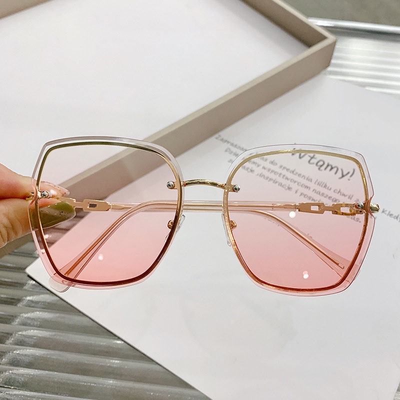 Kính Mát Gọng Lớn Màu Hồng gradient Thời Trang Đi Biển Cho Nữ