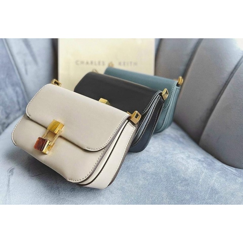 TNS-Túi đeo vai cao cấp khoá đính đá sang chảnh C•and•K stone embellished shoulder bag-màu kem nâu cực kỳ tây
