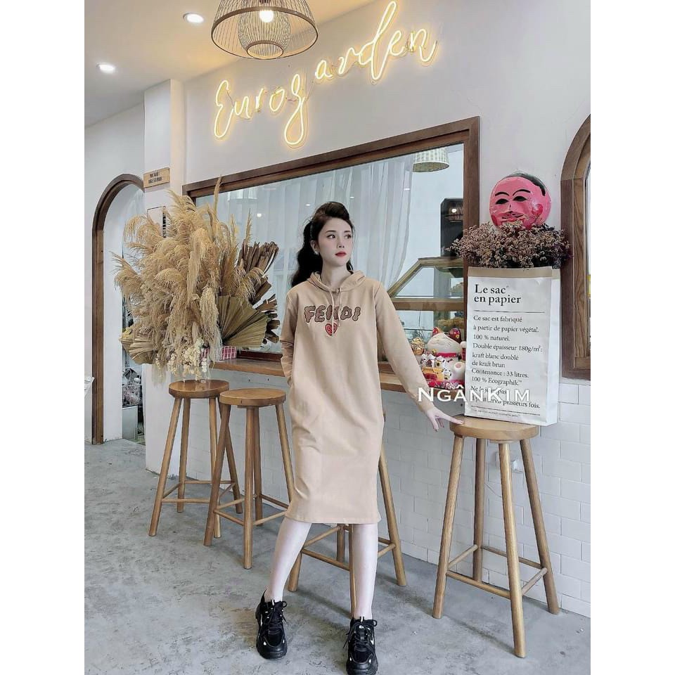 váy suông dài tay có mũ in chữ Fen trẻ trung năng động | BigBuy360 - bigbuy360.vn