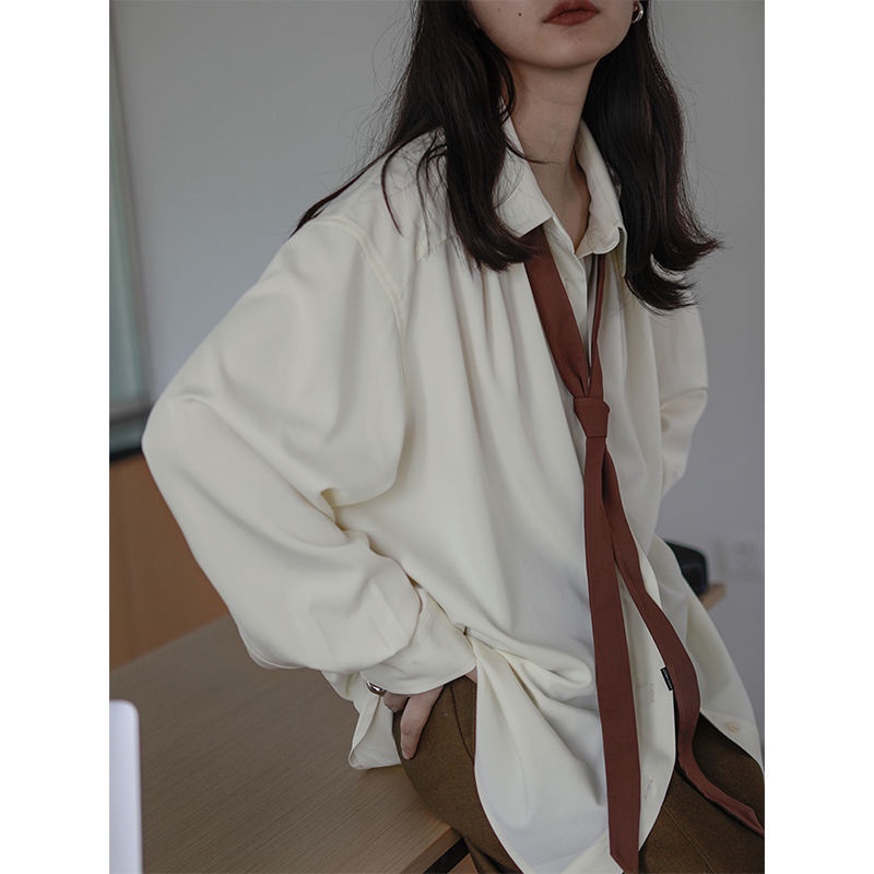 Áo sơ mi cổ trụ Polo dài tay trắng của phụ nữ quá khổ cộng với kích thước Phong cách cổ điển Hàn Quốc Quần áo thời trang