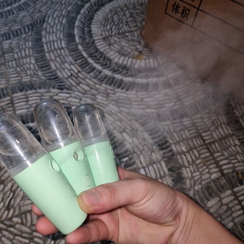 Máy phun sương cầm tay mini