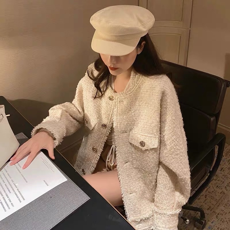 Phiên bản mùa xuân và mùa thu Hàn Quốc của áo khoác dạ tweed nữ năm 2021.
