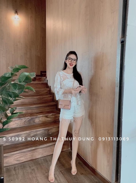 Set 2 món - áo ren boi tay lỡ thêu hoa + quần ren hoạ tiết ô vuông tua rua