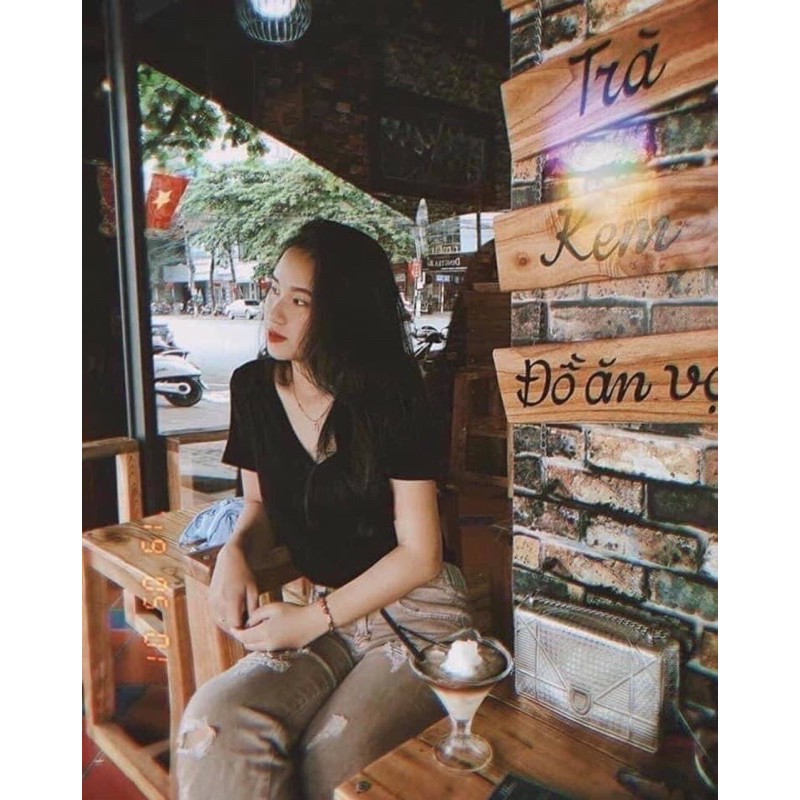 Áo phông cổ tim HM