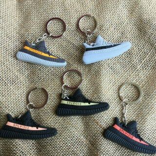móc khóa giày sneaker combo 50 cái