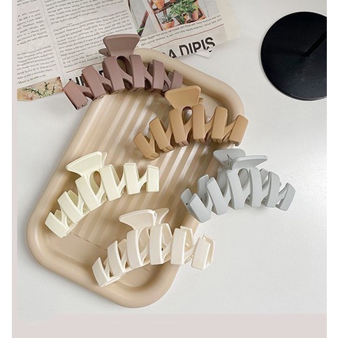 Kẹp tóc lò xo chữ M đan chéo màu thời trang nữ tính K127