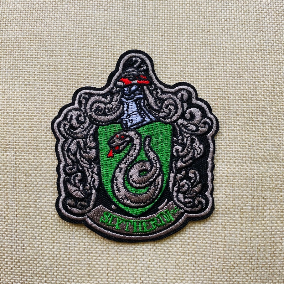 Logo thêu các nhà trong Harry Potter - Chất thêu chi tiết cực đẹp - Ủi lên áo quần cực dính dễ dàng sử dụng