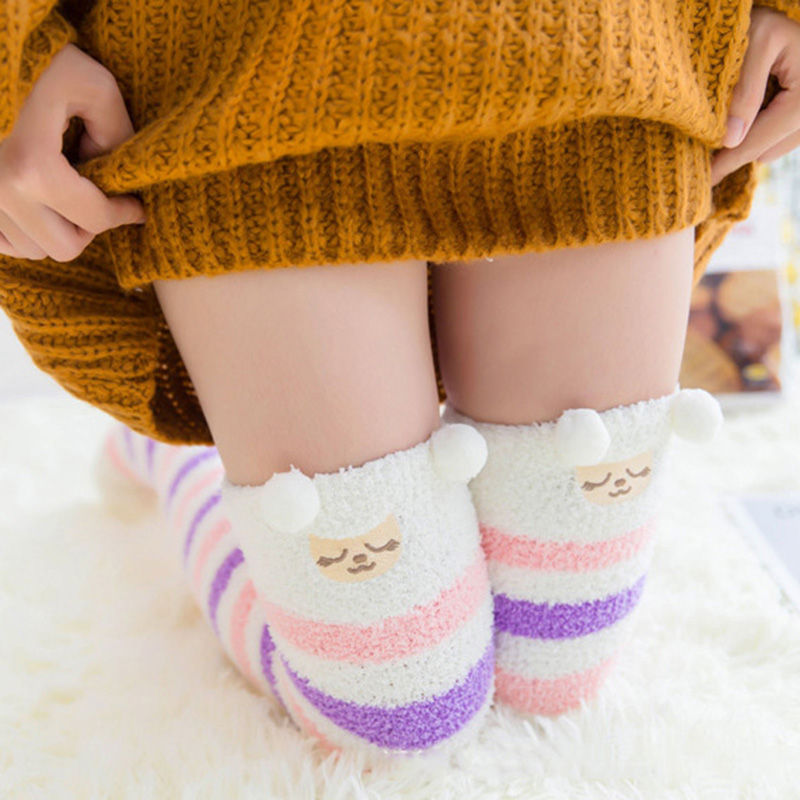 Đôi Tất Cotton Dài Họa Tiết Sọc Xinh Xắn Cho Nữ