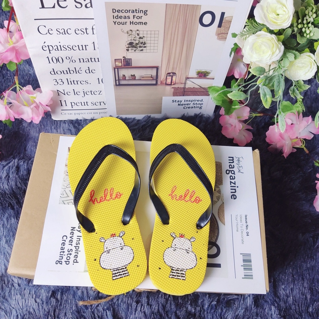 Dép xỏ ngón nữ phối 2 dây quai màu đỏ, vàng, dép nữ thời trang in Hello, thiết kế trẻ trung