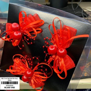 Bộ ba nơ cài ruy băng đỏ