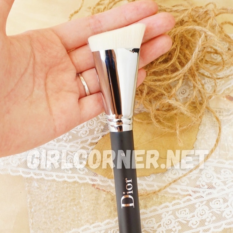Cọ Tạo Khối - Đánh Nền Dior Backstage Contour Brush 15