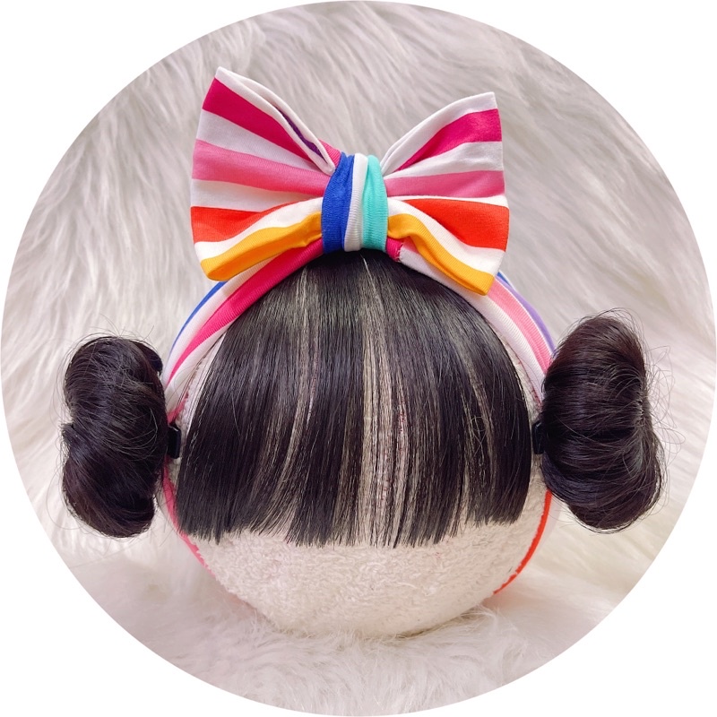 Mũ turban gắn tóc giả cho bé