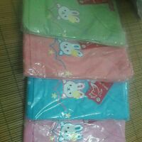 Bộ đồ lật ngực cho con bú
