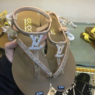 Sandal xỏ ngón LV đính đá