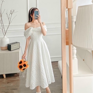 G12-đầm gấm trắng xoè trễ vai, chất gấm
