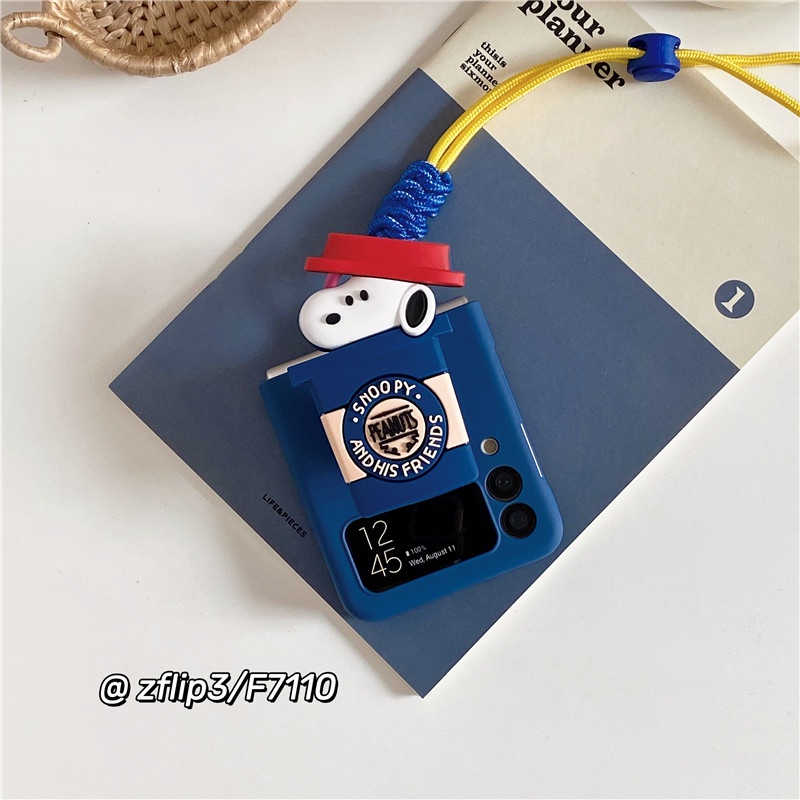 Ốp Điện Thoại Họa Tiết Hoạt Hình Snoopy Dễ Thương Có Giá Đỡ Gấp Gọn Cho Samsung Zflip3 F7110