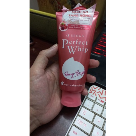 Sữa rửa mặt Sạch sâu - Sáng hồng Senka Perfect Whip Berry Brigh 120gr