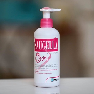 Dung dịch vê sinh bé gái Saugella 200ml Pháp