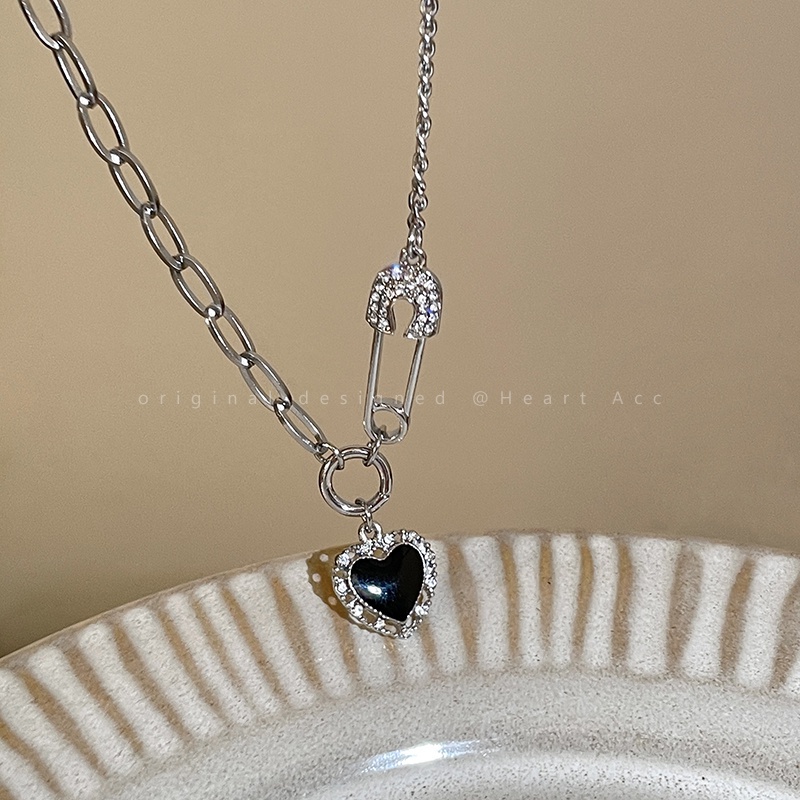 Vòng cổ Choker Y2K Mặt Trái Tim Đính Đá Pha Lê Đen Đơn Giản Cho Nữ