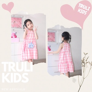 Váy bé gái caro hồng Truli.