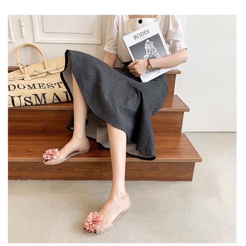 Giày nhựa dẻo thơm đính hoa vải hở mũi soervimy