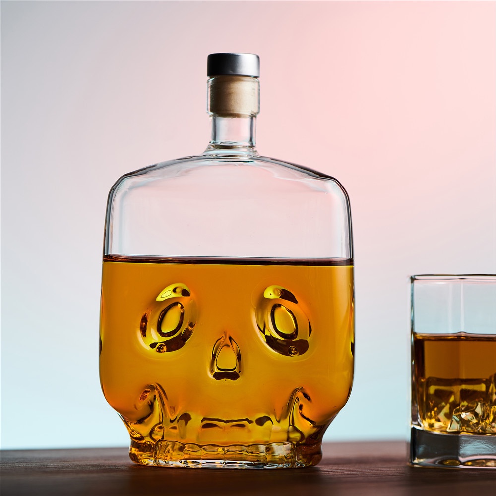 Bộ Bình Thủy Tinh Đựng Rượu Whiskey Hình Đầu Lâu Vuông Nhỏ Sáng Tạo