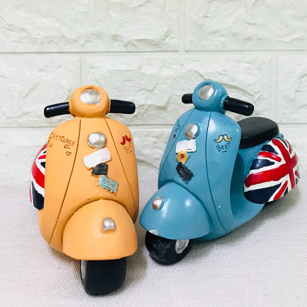 Xe máy Vespa trang trí