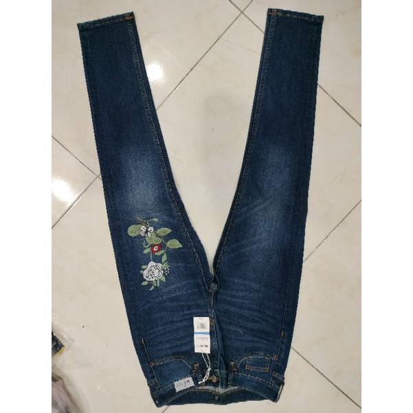 Quần jean thêu William VNXK