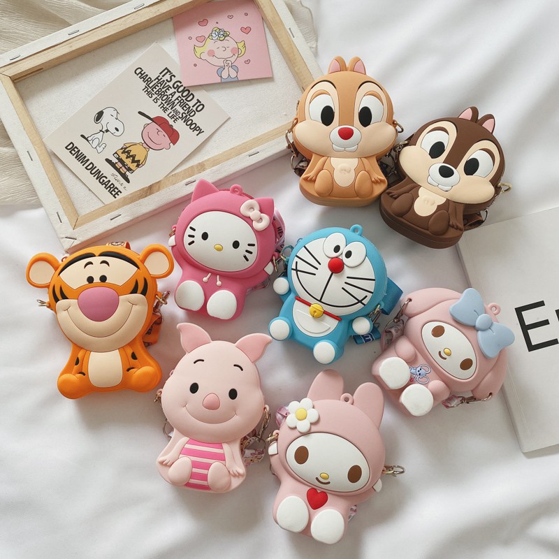 Túi đeo chéo mini bằng silicon họa tiết hoạt hình Doraemon/Hello Kitty xinh xắn 2020 hợp thời trang cho bé gái