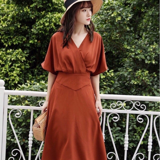 Váy Cổ V  Tay Xoè